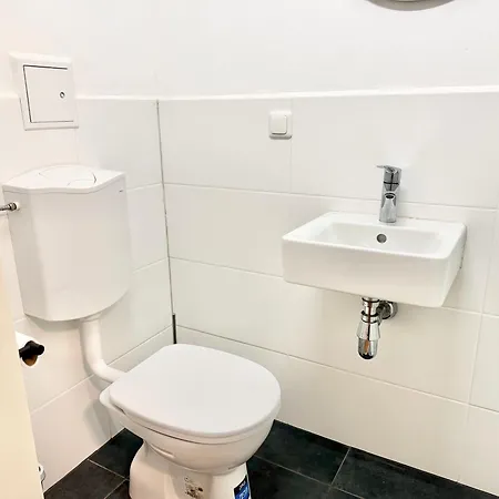 Cosy Near Metro U1 & Free Parking *