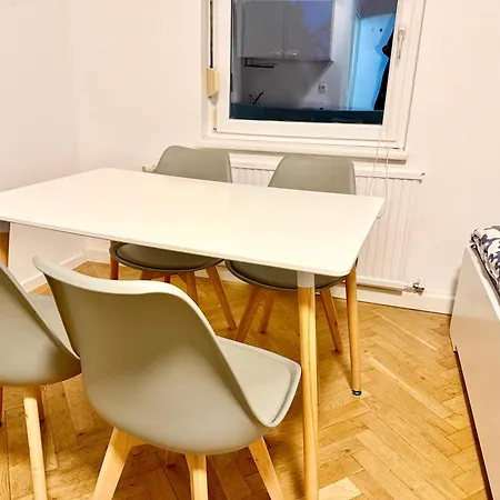 Cosy Near Metro U1 & Free Parking Apartament *