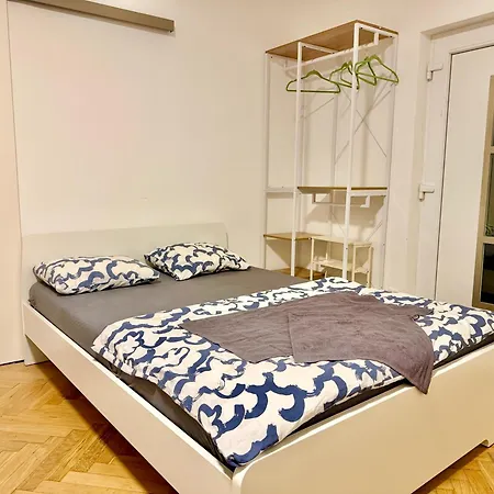 Cosy Near Metro U1 & Free Parking Apartament *