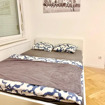 Cosy Near Metro U1 & Free Parking Apartament *